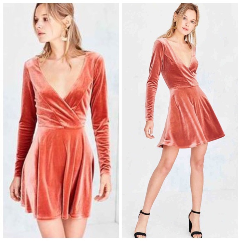 NWT Kimchi Blue Pink Velvet Long Sleeved Dress